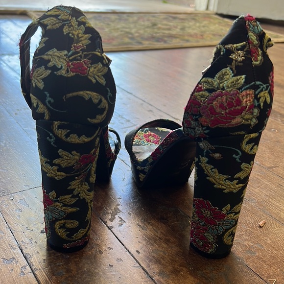 Guess heels - Picture 3 of 4